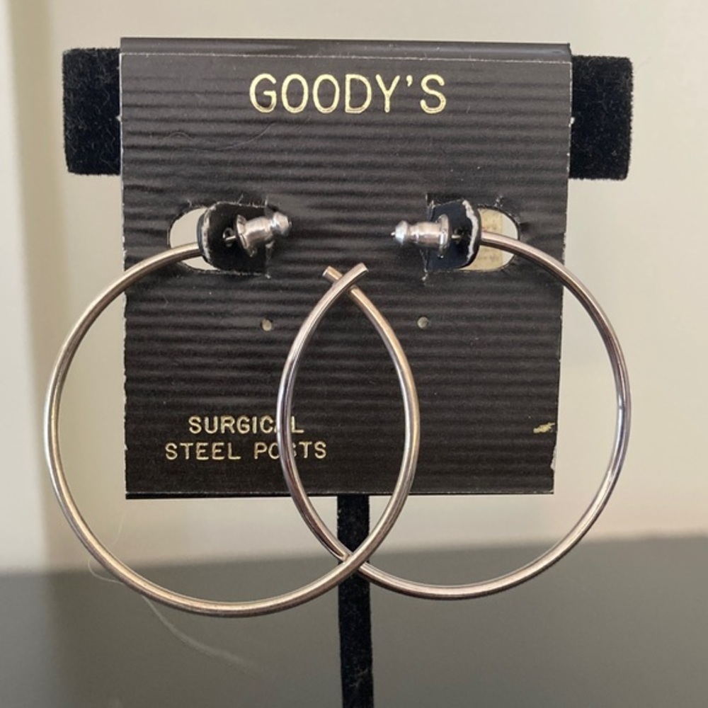 Silver Hoop Earrings - Sleek Everyday Hoops